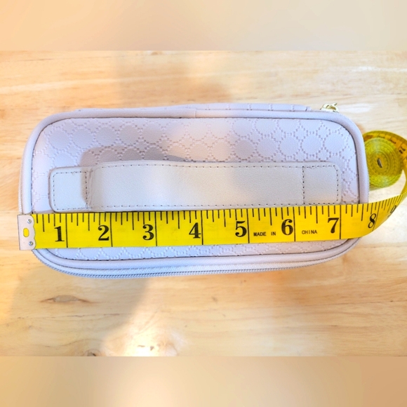 BVLGARI Emirates Toiletries Bag - Picture 3 of 15